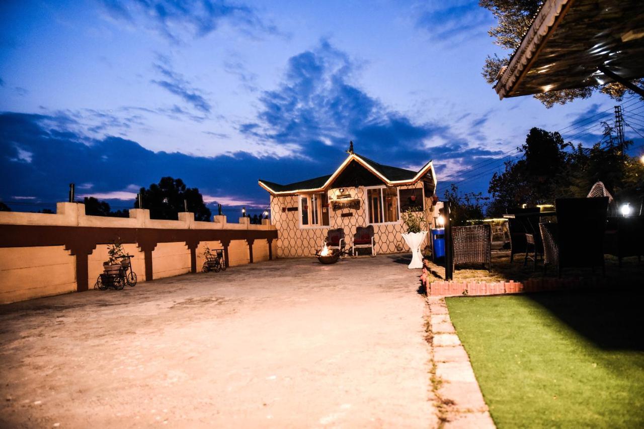 Republika Central Mansehra エクステリア 写真